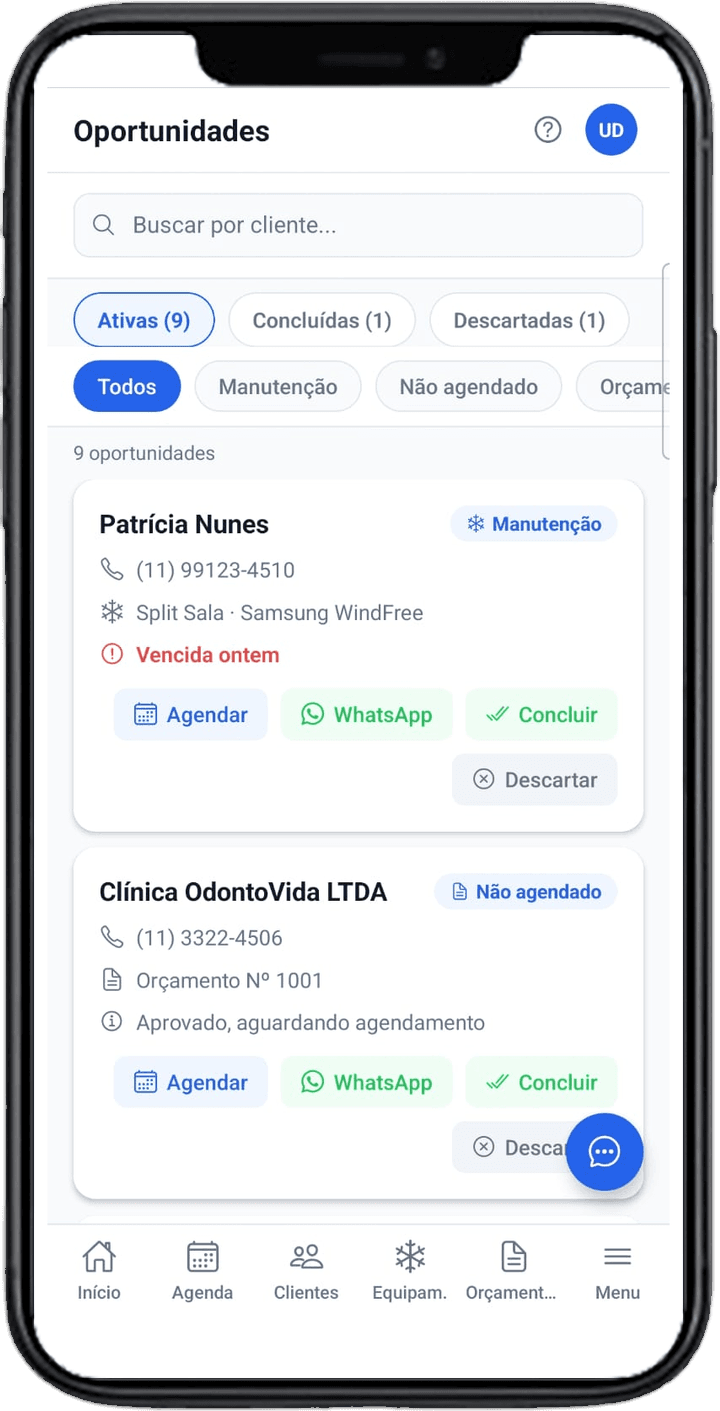 FrioApp no celular, na tela de Oportunidades, com uma manutenção vencida e o botão para chamar o cliente no WhatsApp